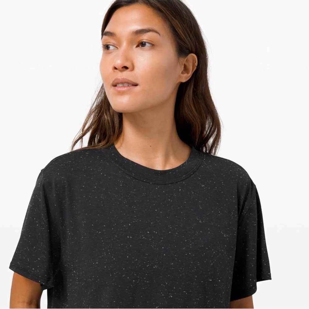 Lululemon All Yours Boyfriend Tee
Black / White Size 8